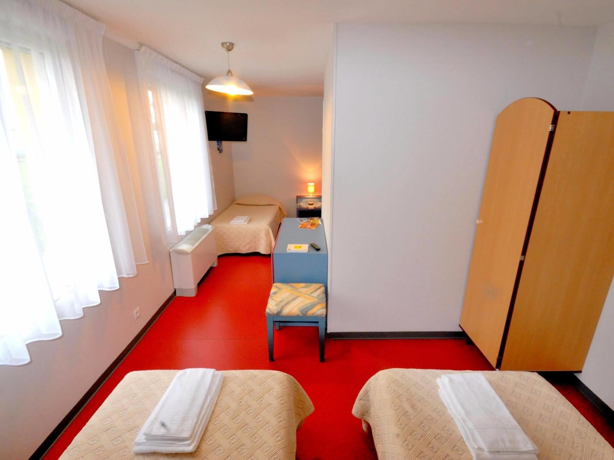 Hôtel le Grand Terre Chartronges Extérieur photo