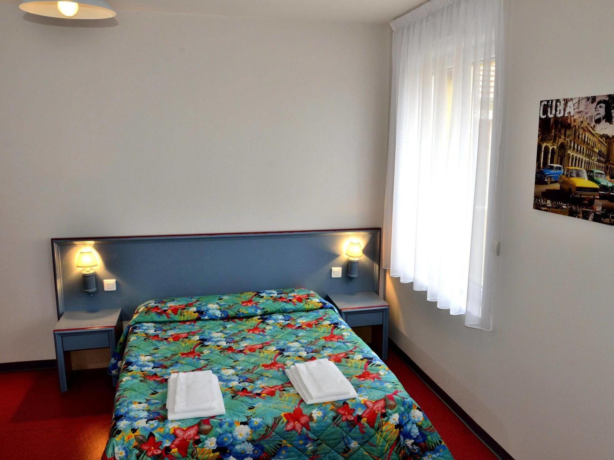 Hôtel le Grand Terre Chartronges Extérieur photo