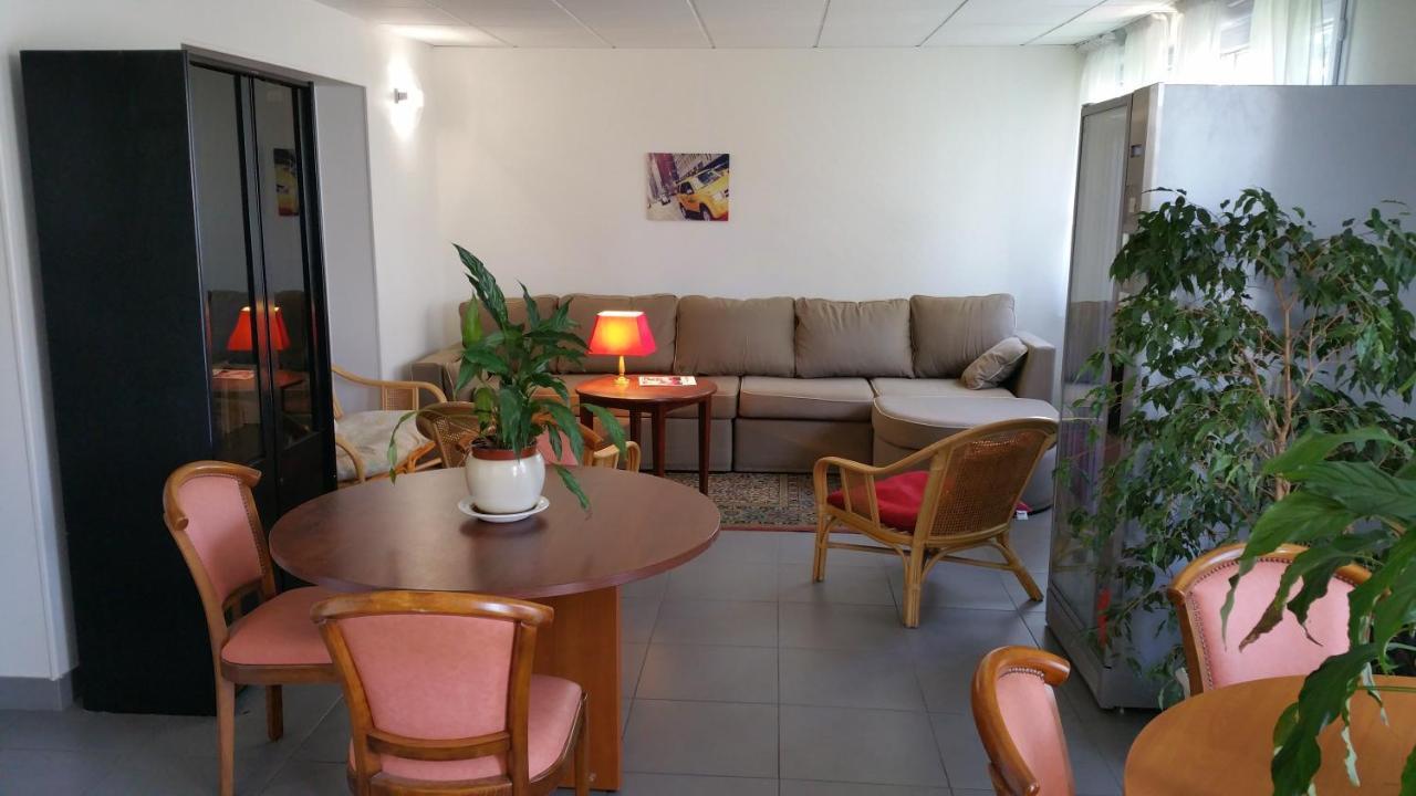 Hôtel le Grand Terre Chartronges Extérieur photo